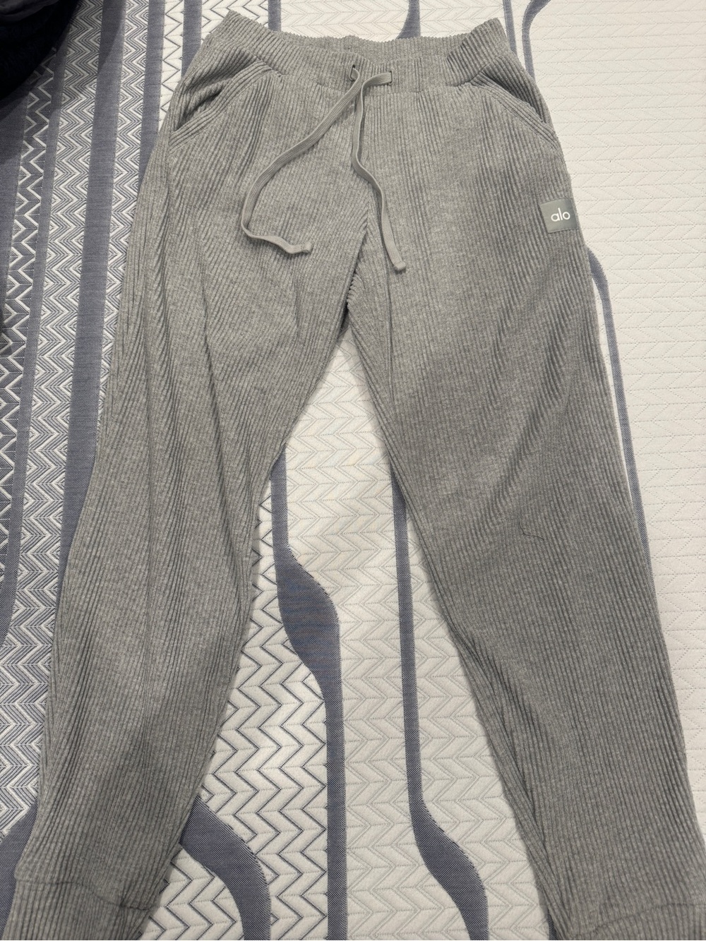 ALO Yoga Women’s  Ribbed Grey Jogger Sweatpants